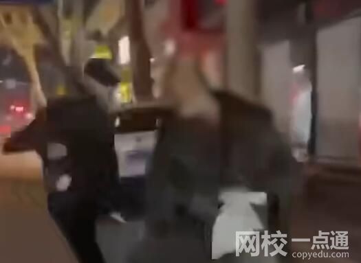 邢臺男子背后飛踹拾荒老人 警方回應 為什么踹人？