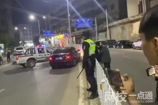 廣東兩男子沖卡撞警車 逃逸后被抓 原因竟是這樣簡(jiǎn)直太可怕了