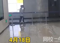 重慶暴雨導致地鐵站內(nèi)積水 客服:不影響正常運營