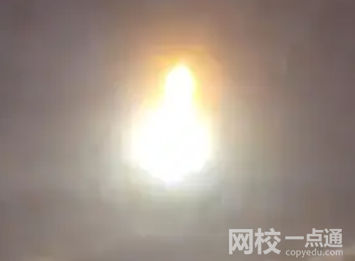 烏克蘭首都上空現(xiàn)巨大光球 畫面曝光簡直太震撼了