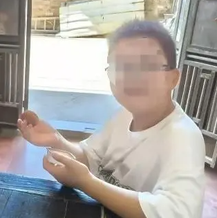 12歲男孩負(fù)氣出走還不忘帶上小狗 為什么下落不明？