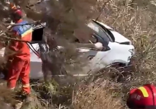 溫州一家五口駕車墜崖致1死 這也太悲劇了