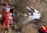 溫州一家五口駕車墜崖致1死 這也太悲劇了