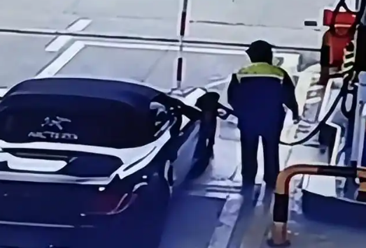 加油后逃單的保時捷男司機落網(wǎng)了 為什么逃單？