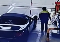 加油后逃單的保時捷男司機落網了 為什么逃單？