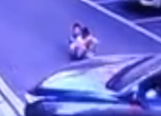 兩名兒童小區(qū)內(nèi)遇車禍1死1傷 實在太悲劇了