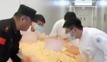 女子重度抑郁治愈送999朵玫瑰謝醫(yī)生 實(shí)在太感人了