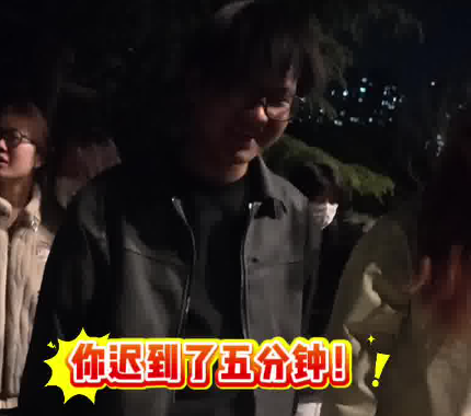 老板出攤晚到5分鐘被顧客“批評(píng)” 為什么引熱議？