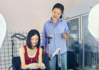 90后女生直播拔雞屁股毛萬人觀看 為什么這么火？